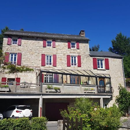 Maison D'Hotes "La Pierre Pointue" Saint-Léons Exterior photo