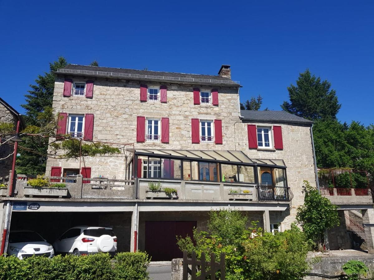 Maison D'Hotes "La Pierre Pointue" Saint-Léons Exterior photo